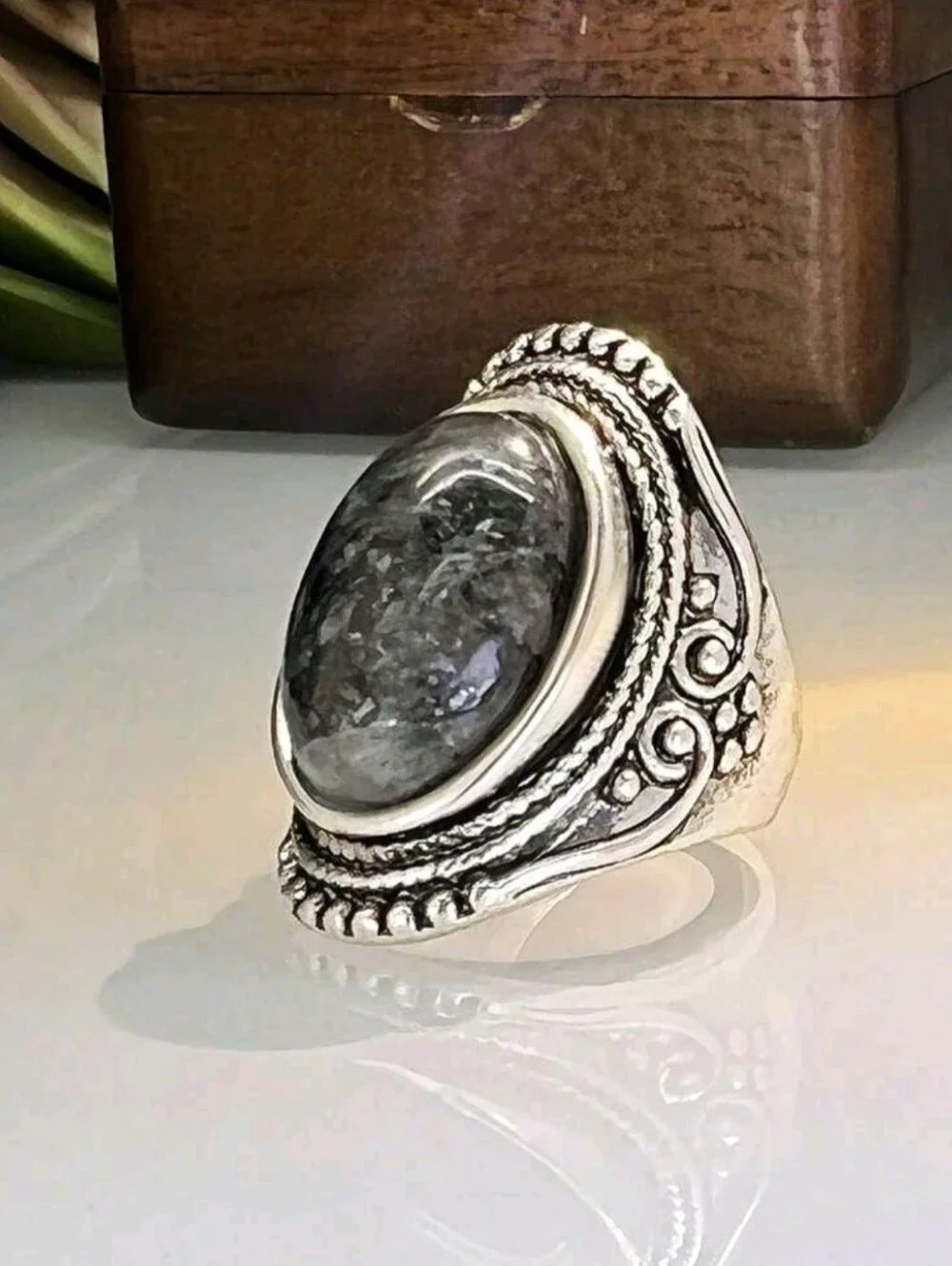 Unisex Vintage Style Oval Moonstone Gemstonr Inlaid Antique Silver Plated Ring